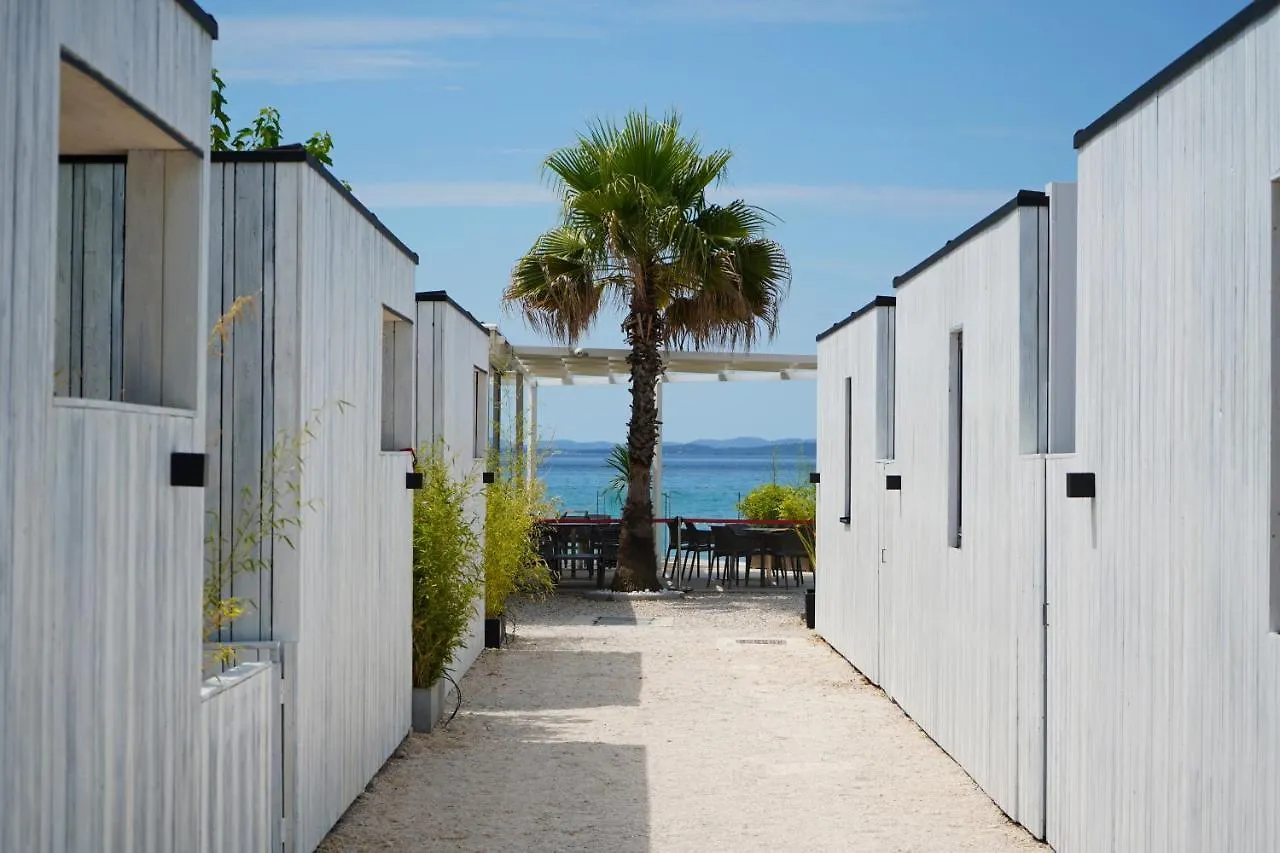 Boutique Style Eco-Beachhouse, Private Jacuzzi Привлака