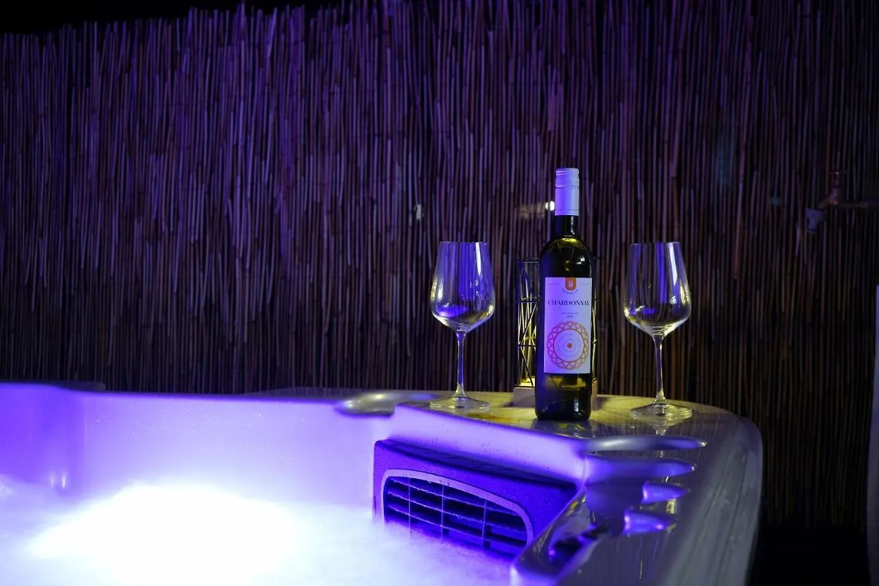 Boutique Style Eco-Beachhouse, Private Jacuzzi Привлака Дом отдыха